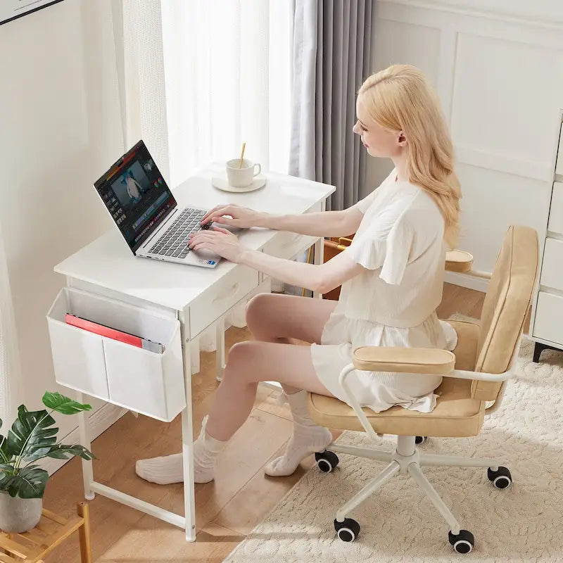 Bureau moderne avec 2 tiroirs intégrés et crochet pour casque audio, idéal pour les petits bureaux à domicile et les chambres.