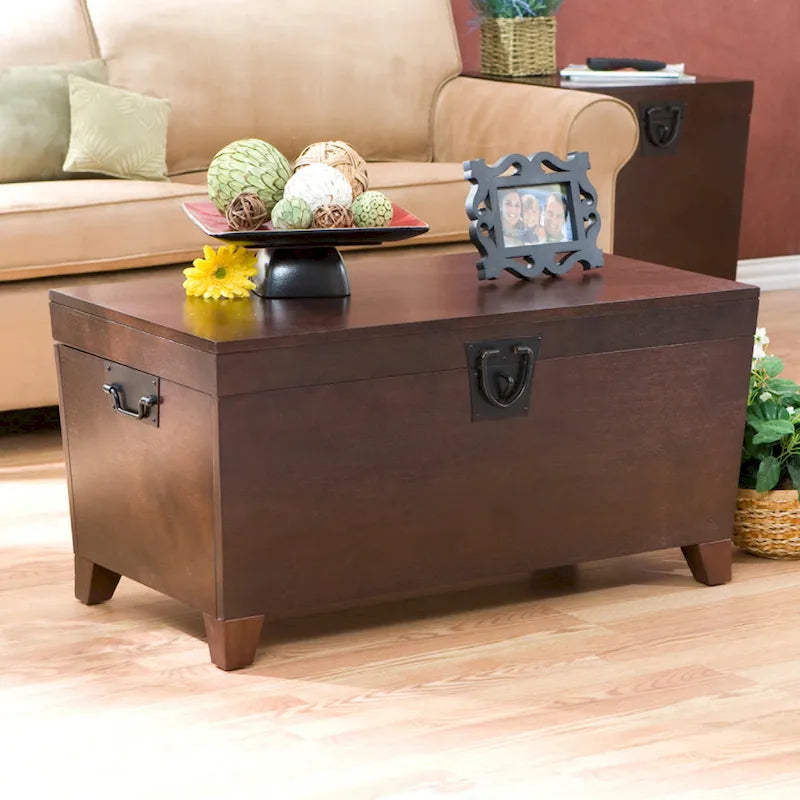 Table basse coffre en bois expresso Liatris de style transitionnel de SEI Furniture