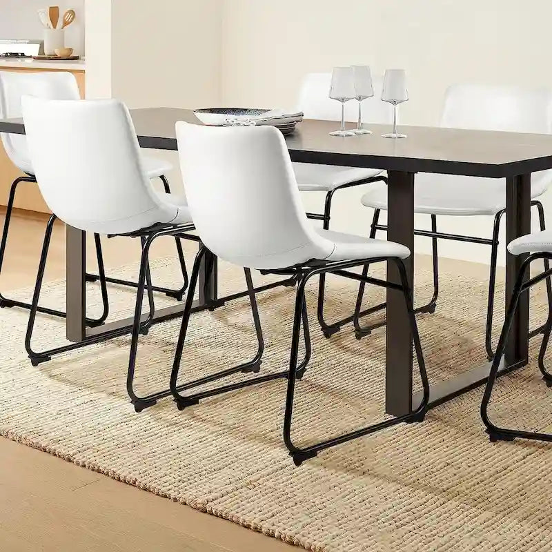 Ensemble de 2 chaises de salle à manger Bossin en similicuir, 45,7 cm (18 pouces), avec dossier et pieds en métal.