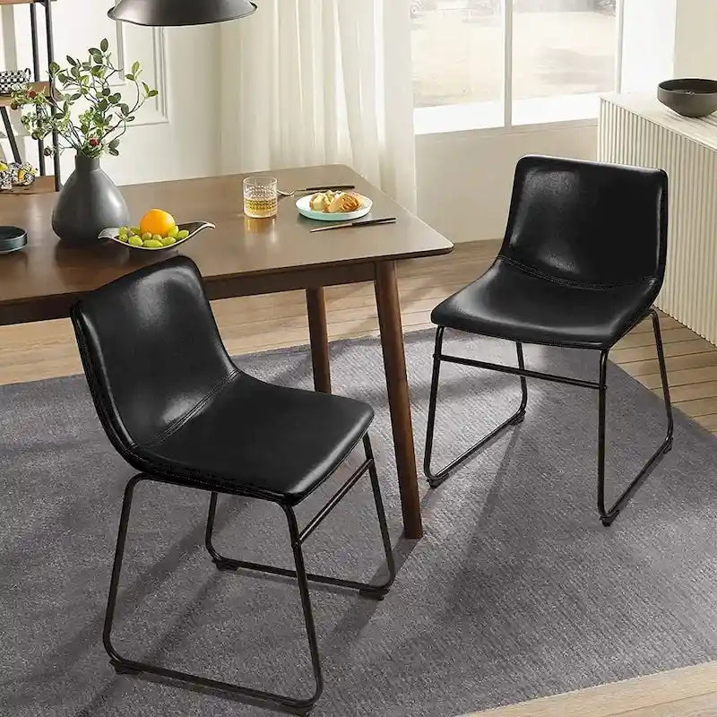Ensemble de 2 chaises de salle à manger Bossin en similicuir, 45,7 cm (18 pouces), avec dossier et pieds en métal.