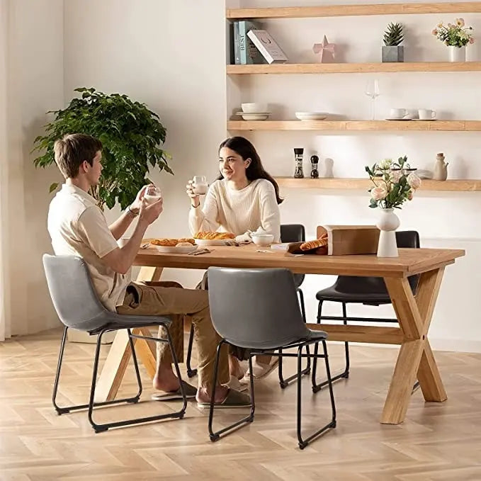 Ensemble de 2 chaises de salle à manger Bossin en similicuir, 45,7 cm (18 pouces), avec dossier et pieds en métal.