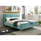 Lit plateforme rembourré Julia d'Omax Decor avec tête de lit capitonnée et pieds dorés