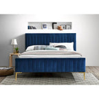 Lit plateforme rembourré Julia d'Omax Decor avec tête de lit capitonnée et pieds dorés