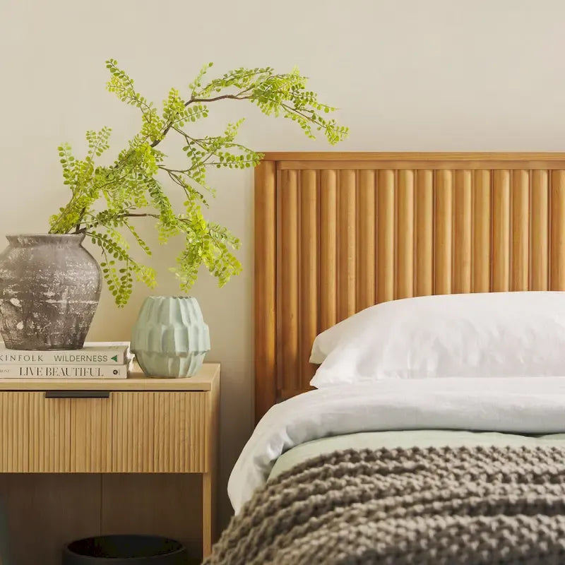 Lit king size en bois massif de style transitionnel Middlebrook Designs