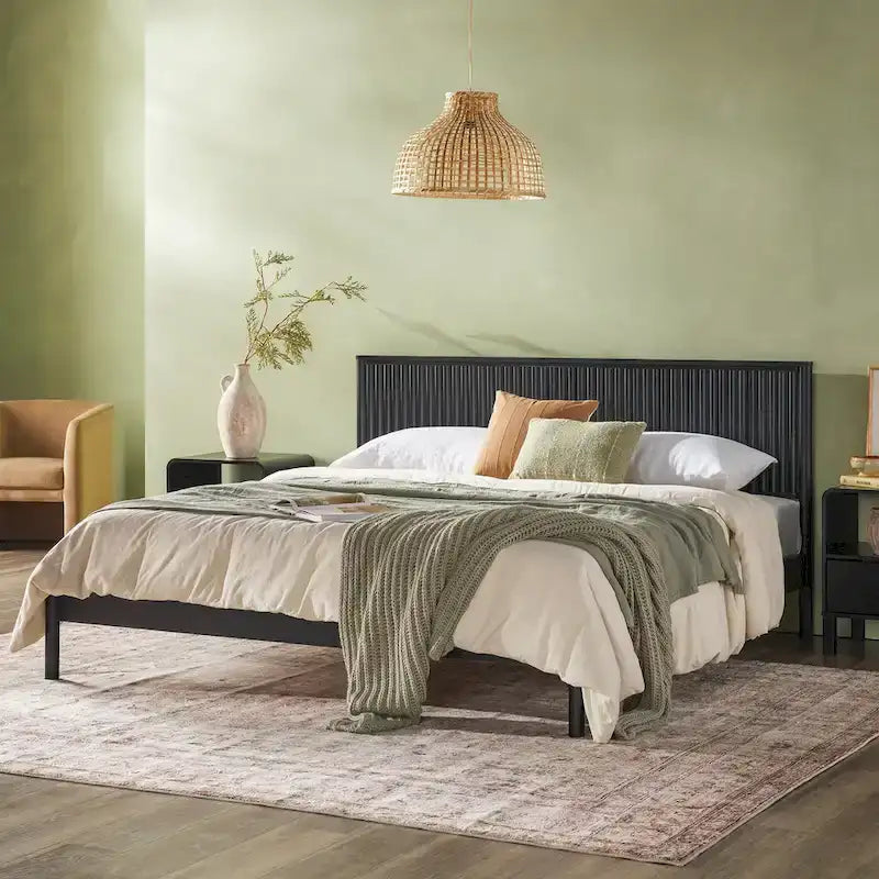 Lit king size en bois massif de style transitionnel Middlebrook Designs