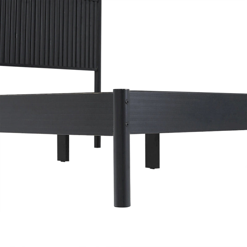 Lit king size en bois massif de style transitionnel Middlebrook Designs