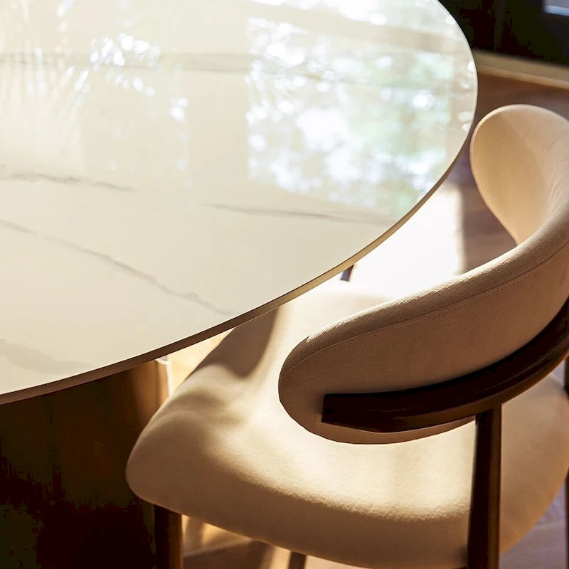 Table de salle à manger ronde moderne, plateau en pierre blanche brillante, pied en bronze carbone