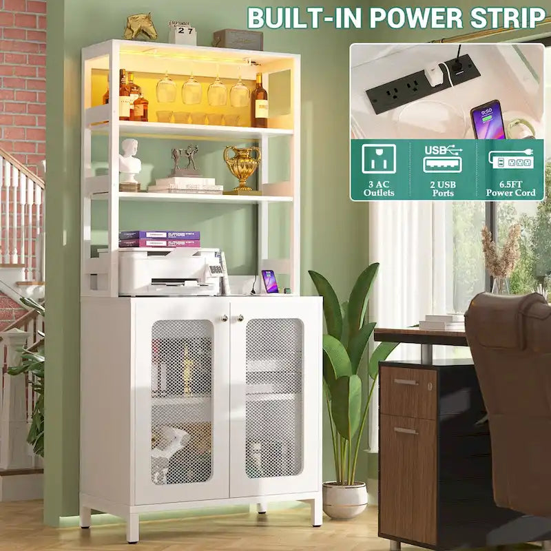 Meuble bar à vin de 67 pouces de haut avec éclairage LED, porte-verres, prises électriques et vitrine d'angle à 5 niveaux pour ustensiles.