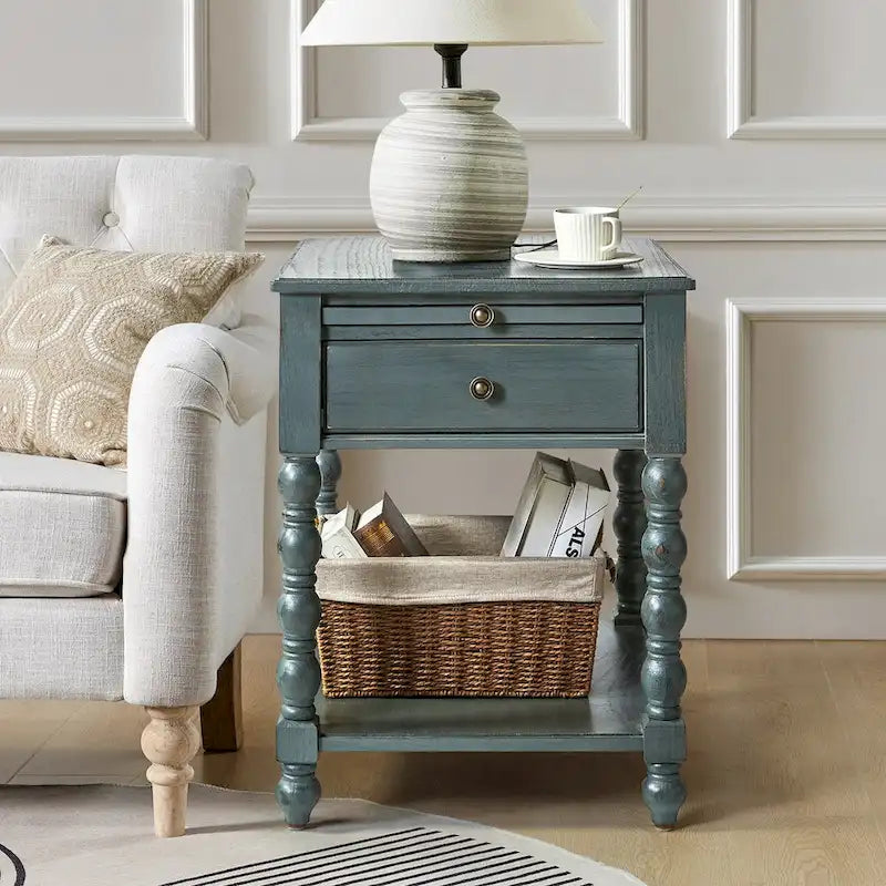 Table d'appoint traditionnelle Eric de 66 cm de haut en bois massif avec port USB, par HULALA HOME